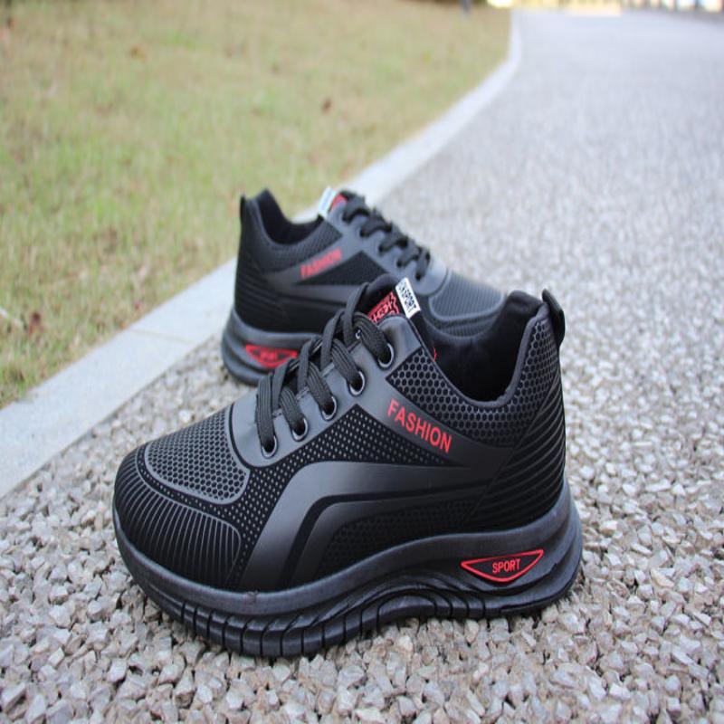 Men's soft sole walking shoes