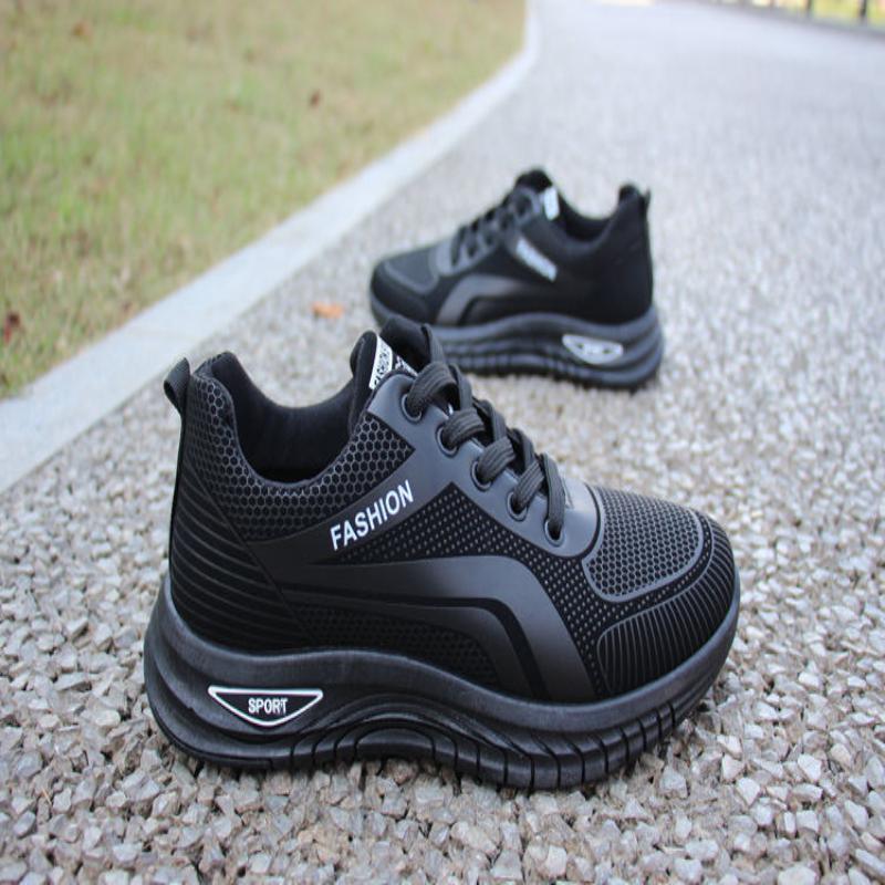 Men's soft sole walking shoes