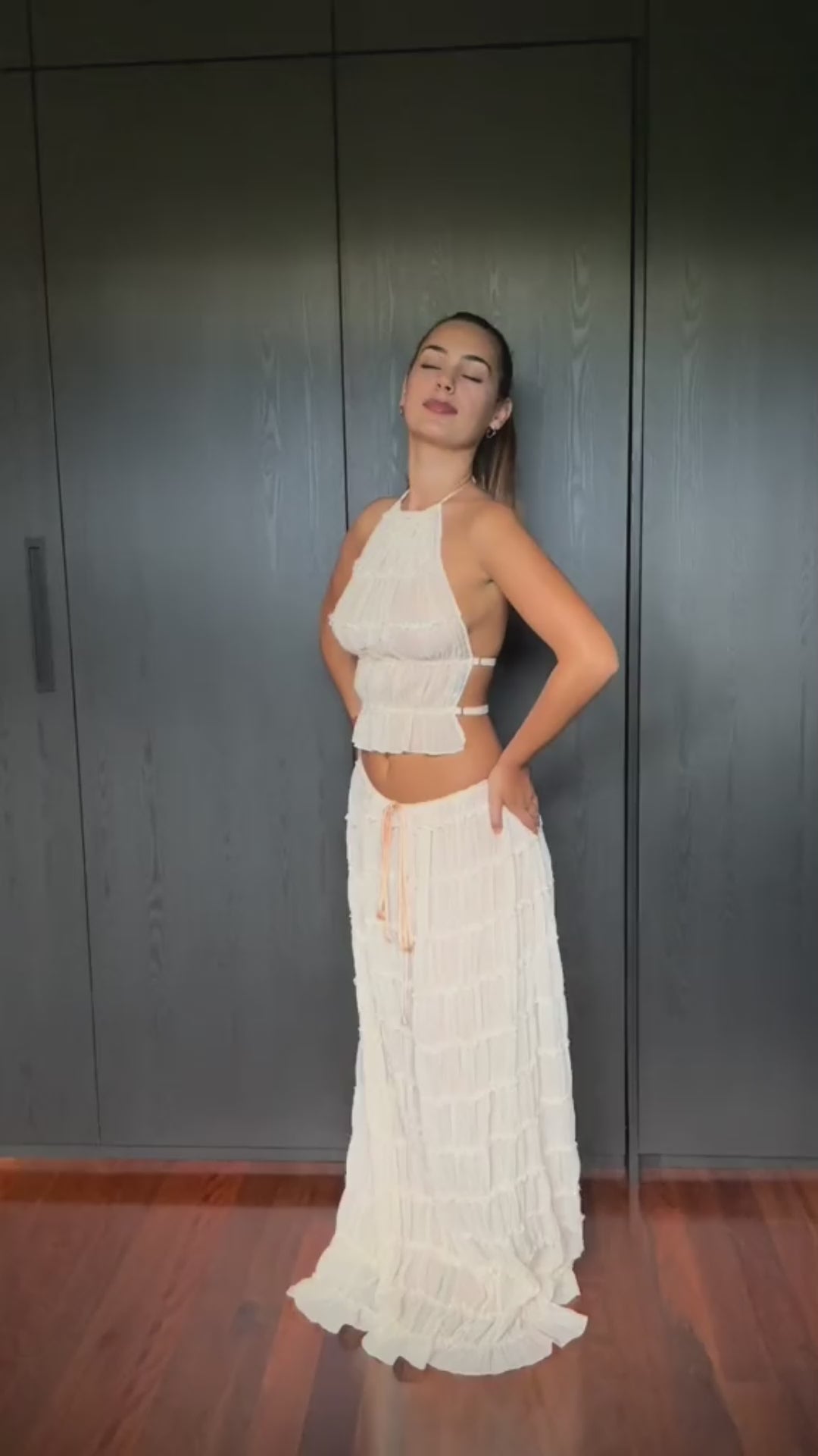 2pcs Women Sleeveless Backless Halter Top And Pleated Long Skirt Beach Outfit from Glooosy Store